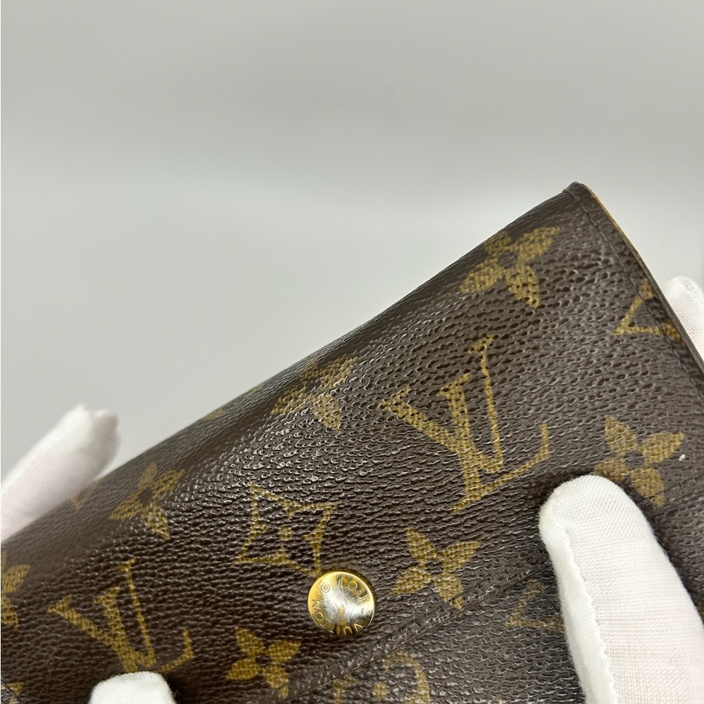 Authentic Louis Vuitton wallet
Comes with original box and dust bag - Picture 14 of 16
